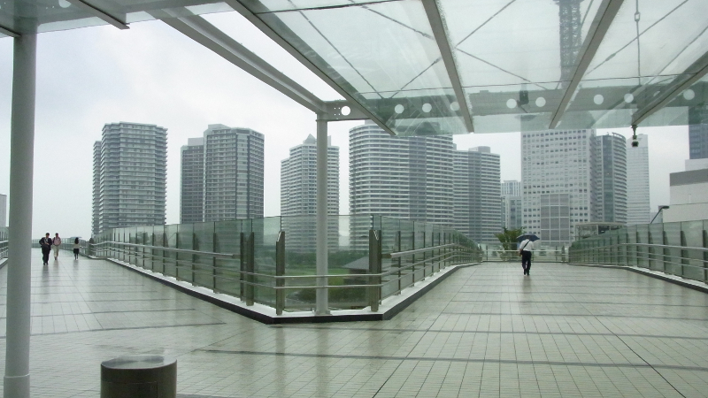 横浜駅から雨に濡れずにどこまで行ける?