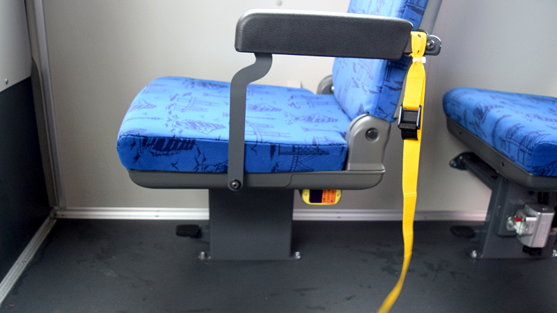 市営バスに隠れボタン? 低すぎる謎の位置にあるボタンの正体は?