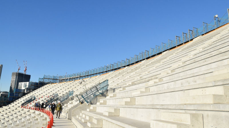 30°の傾斜、ファンなら大丈夫? 2019年シーズンに向けた横浜スタジアムの工事進捗をレポート!