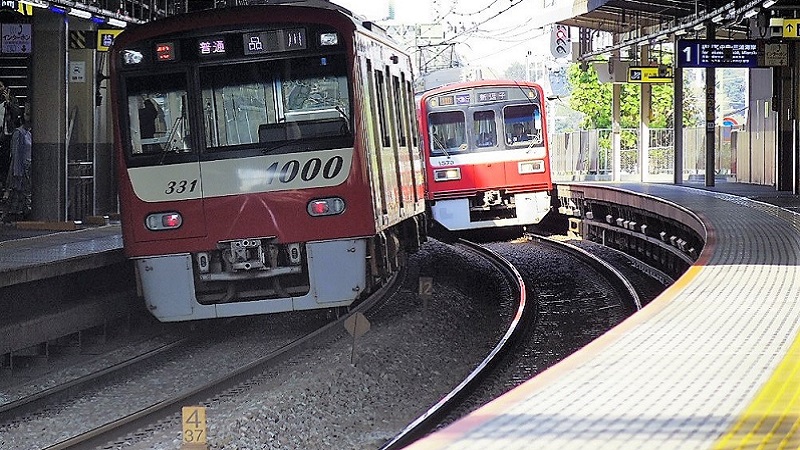 京急電鉄能見台駅はなぜカーブ上に駅のホームがあるのか?探ってきた!