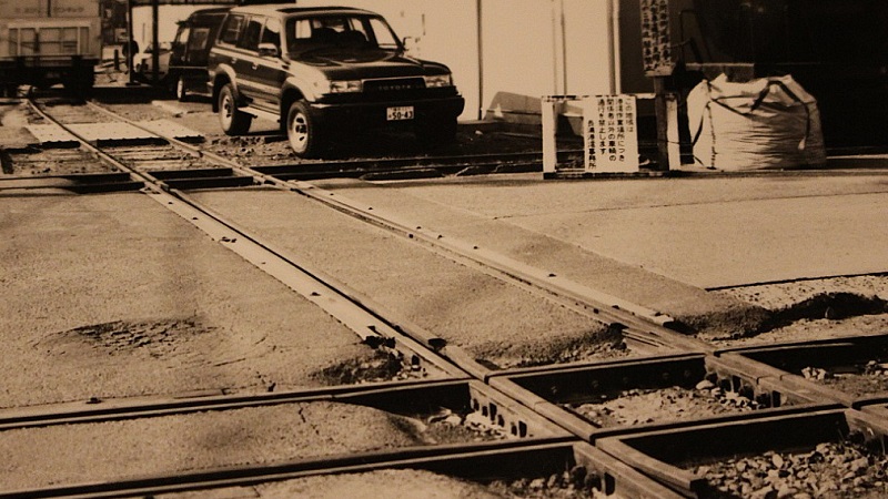横須賀JR田浦駅裏の珍しい十字交差線路!この廃線跡は撤去されるの?