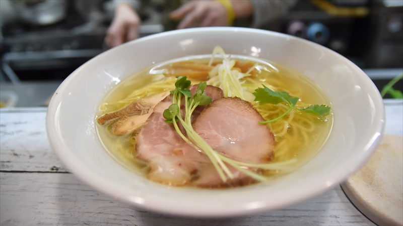 気分は海の家! グリーンライン高田駅のラーメン&バー「#HANABIYA」を直撃取材!