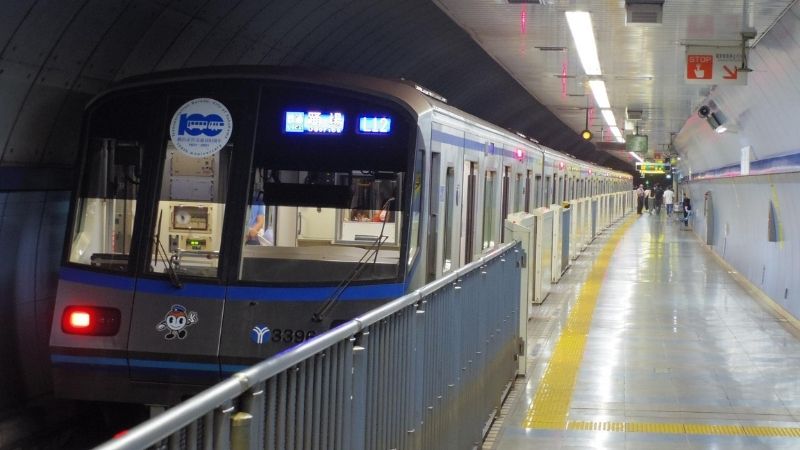 横浜市営地下鉄ブルーライン高島町駅、同じ階なのにホームが2分割?理由がキニナル!